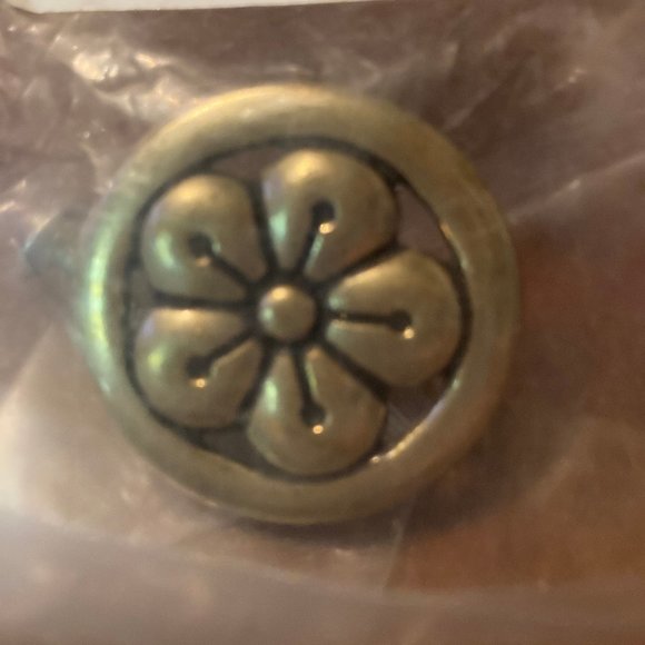 LIBERTY KNOBS FOR CABINETS OR DRAWERS NEW - Picture 1 of 2